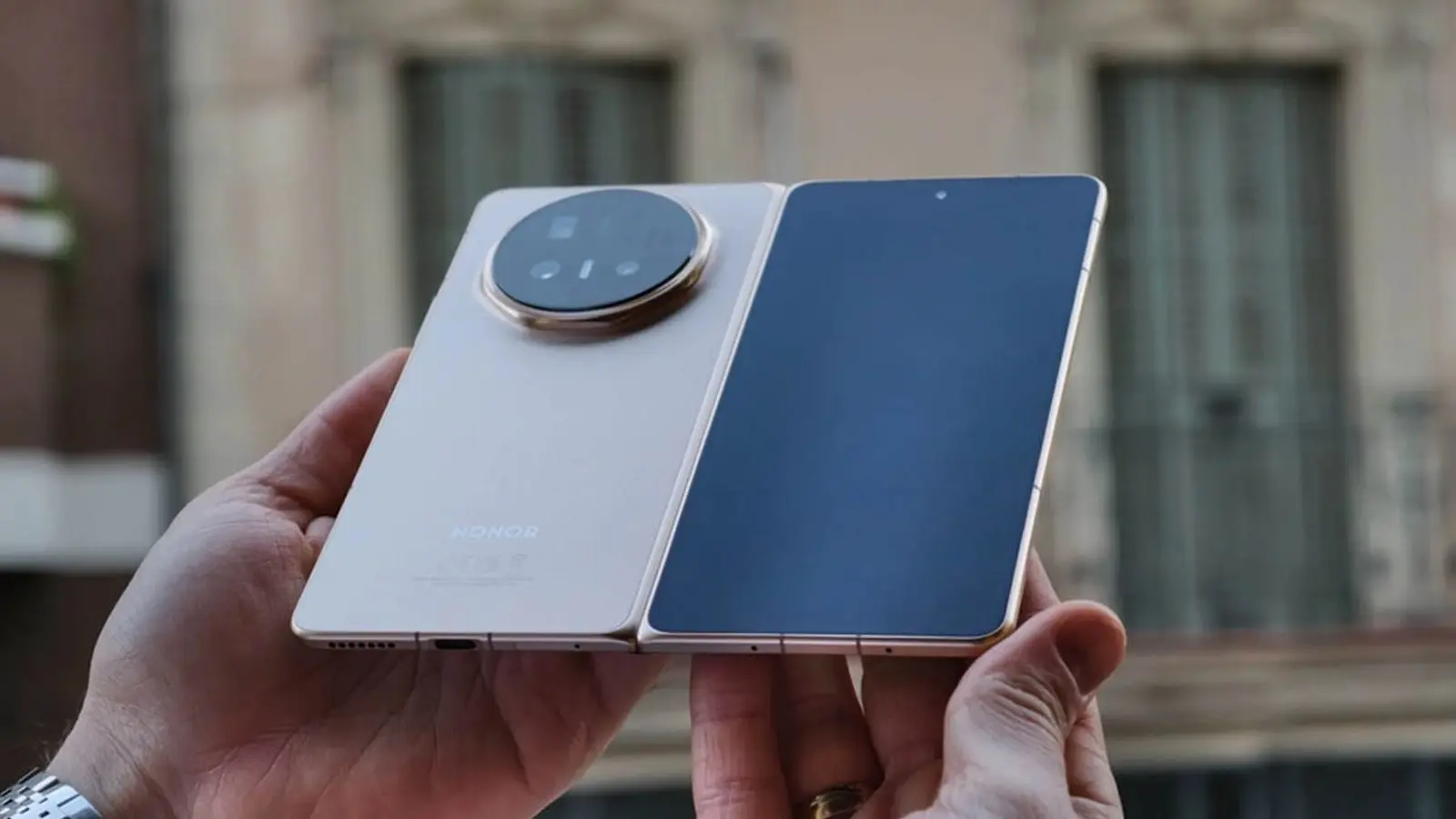 Honor lancerer bred foldbar telefon i januar ifølge læk