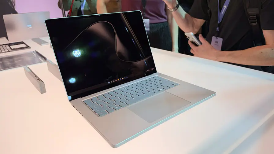 Microsoft åbner forudbestillinger på Surface Laptop Ultra