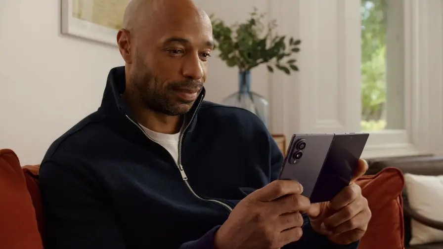 Thierry Henry i Samsungs foldbare europæiske kampagne